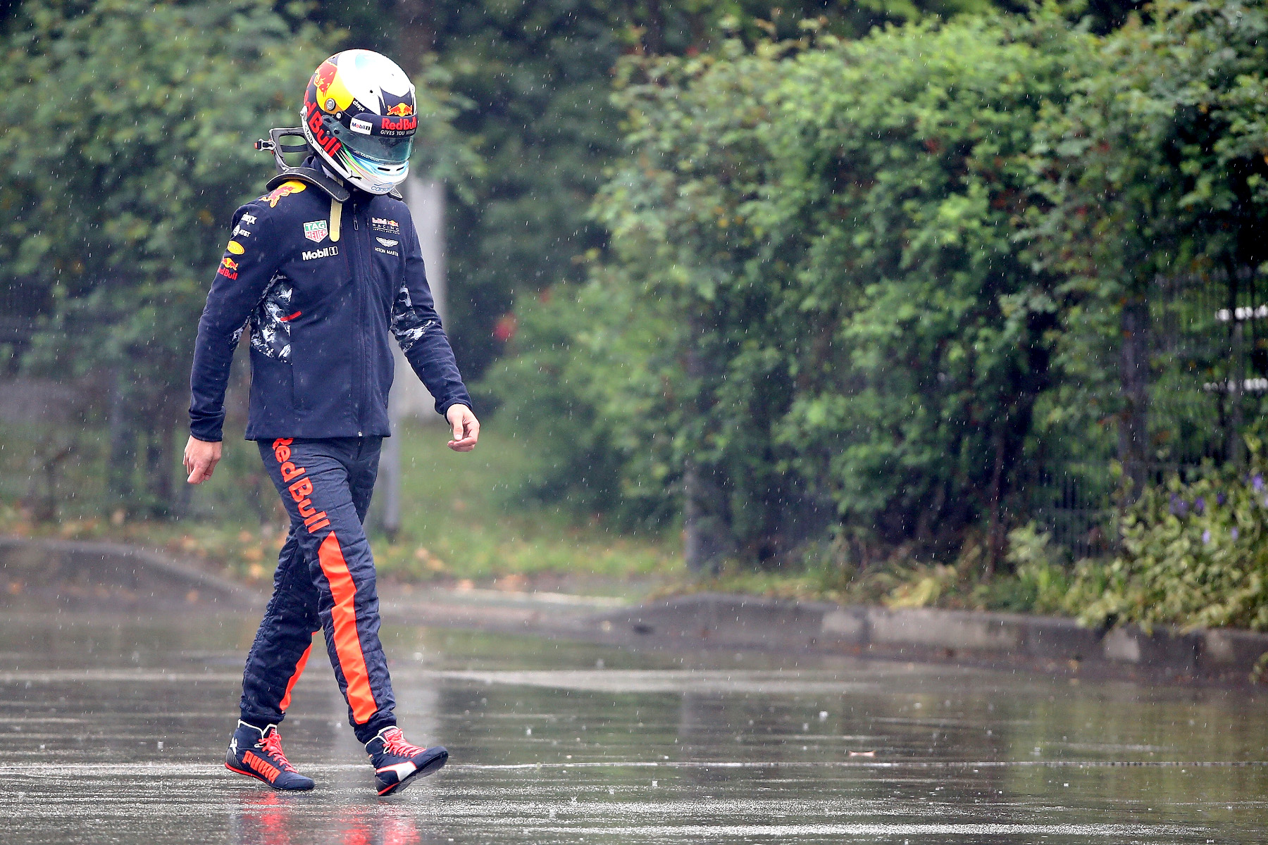 Soupy Shanghai smog suspends Friday practice