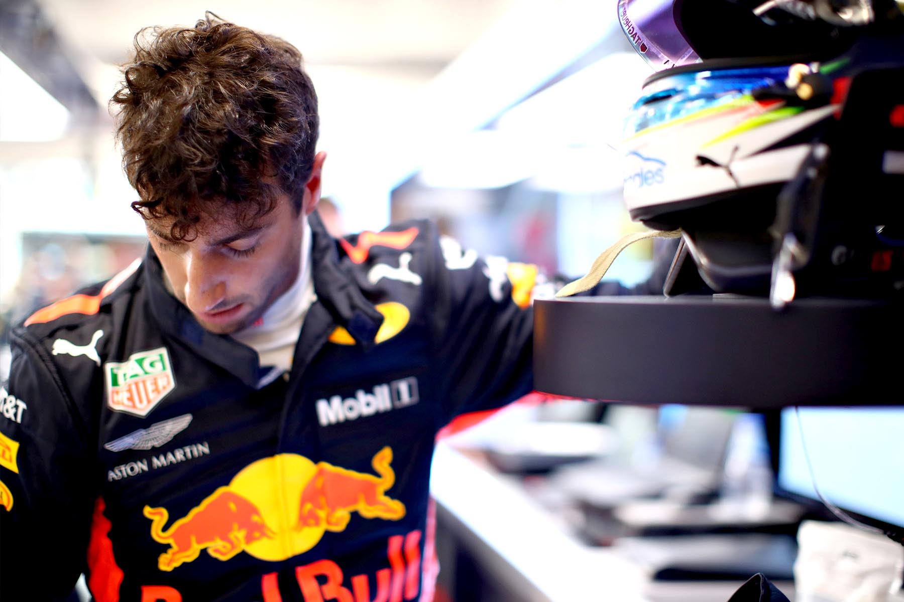 Daniel Ricciardo in his garage at the 2018 Singapore Grand Prix.