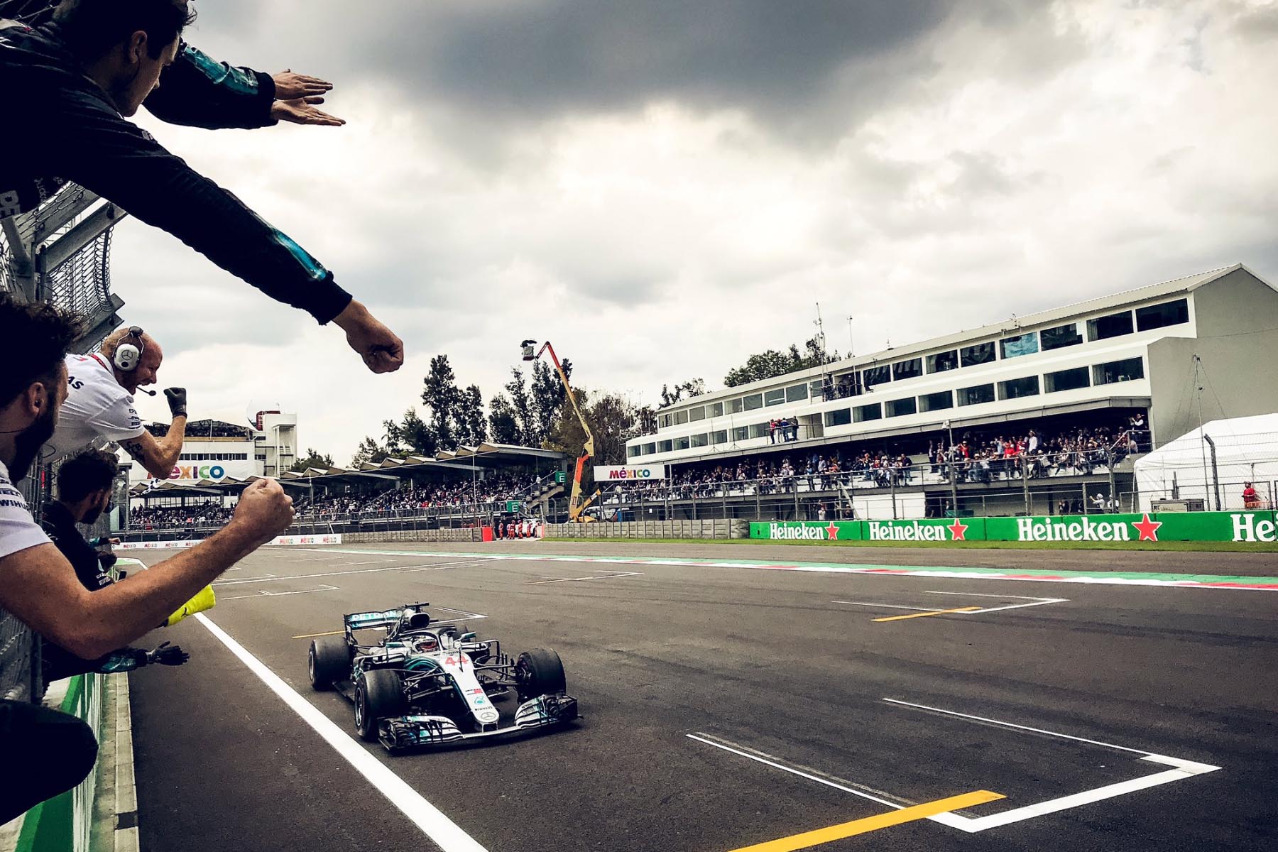 Lewis Hamilton finsihes the 2018 Mexican Grand Prix in fourth place.