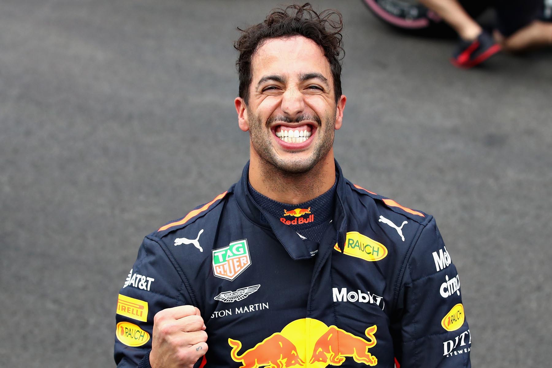Daniel Ricciardo celebrates pole at the 2018 Mexican Grand Prix.